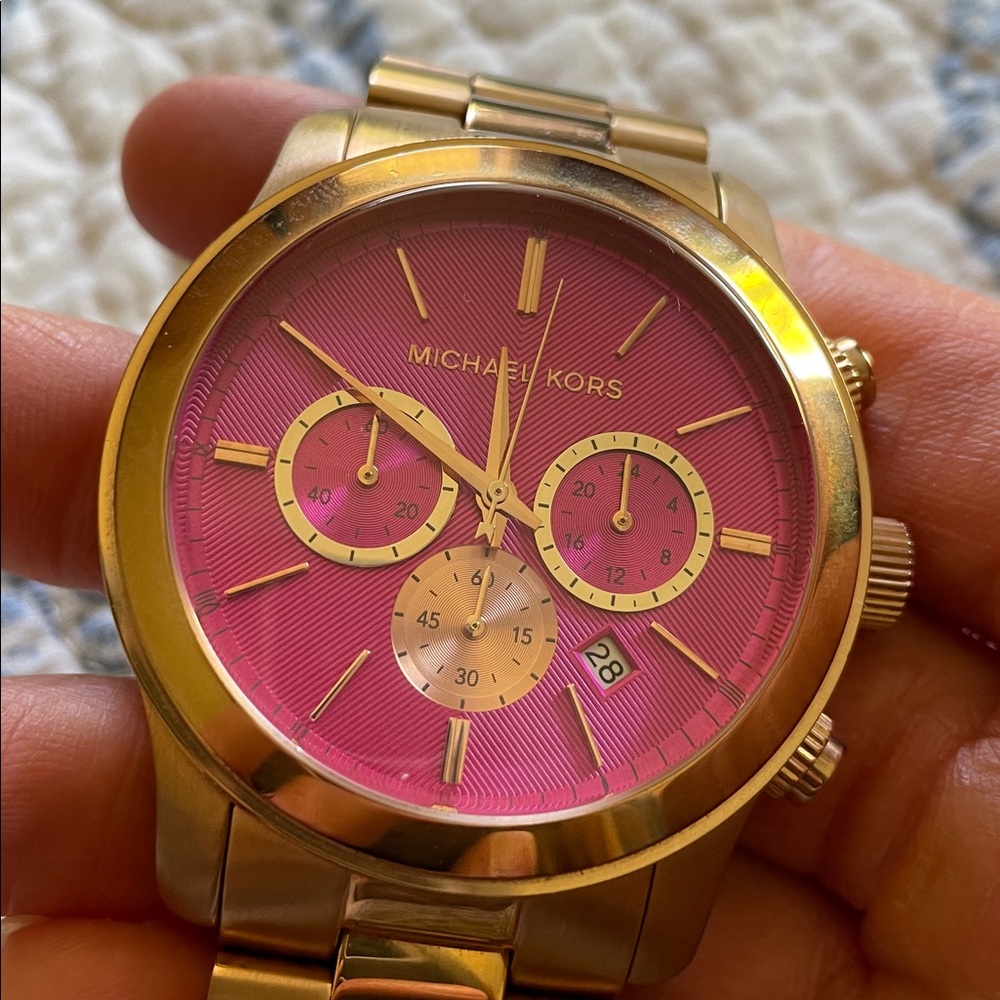 Michael Kors oversized rose gold watch - Picture 7 of 7